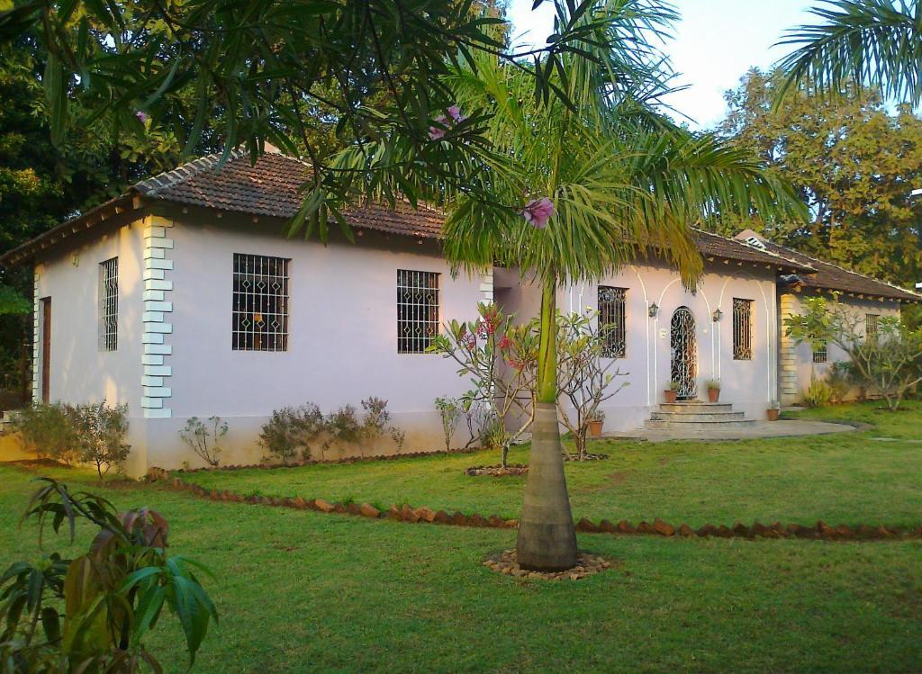 מנדרם Avalon Inn מראה חיצוני תמונה